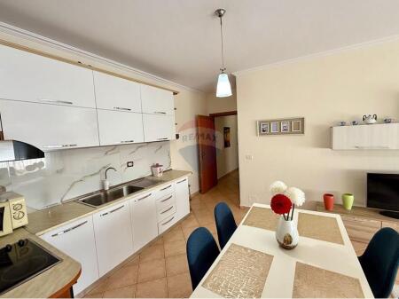apartament per qira tek shkolla e bashkuar