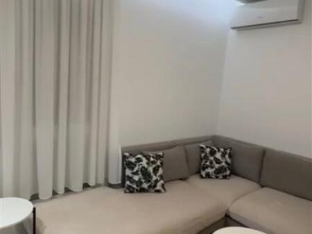 Appartamento moderno in affitto a 5 Maji