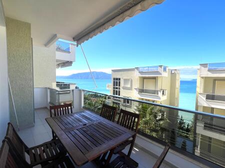 Apartament shumë i madh 700 metra nga deti