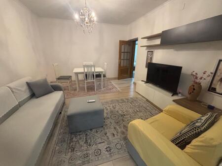 Apartament 3+1 me qira afer qenders ne Myslym Shyr