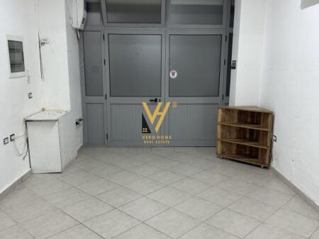SHOP FOR RENT 38 M2 AT WILLSON SQUARE 550 EURO