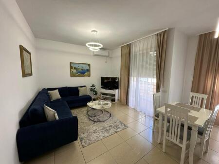 Affitto Appartamento 1+1 con Balcone nella Zona più Richiesta di Tirana