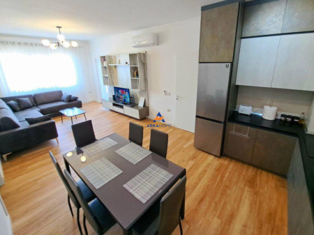 JEPET APARTAMENT ME QERA 2+1+BALLKON TE "PAZARI I RI" 1250 EURO