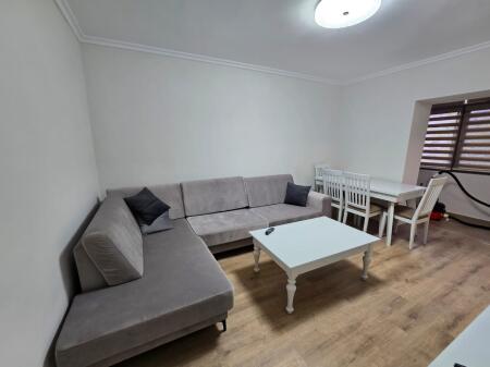 In affitto:  *2+1+Balcone *( S.75m2)*(📍Nuova Tirana - Via Kosovareve )* ||*850€ Completamente arredato con tutto  Nuovo investimento.