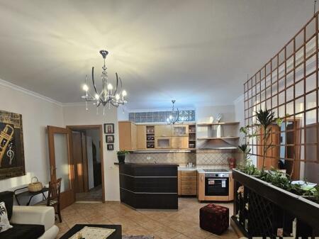 Affittasi appartamento 3+1+2 presso il Comune di Parigi