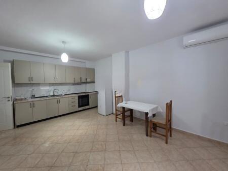 Apartament 2+1 Me Qira në Medreseja, Rruga 5 Maji, Tiranë 600 € /Muaj