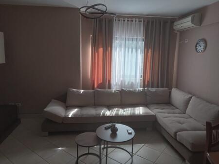Apartament 2+1 per qira te squer 21