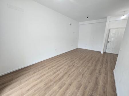 Appartamento 2+1+2 con Balcone in Vendita a Ali Dem