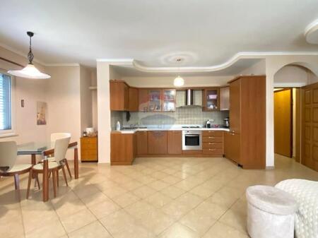 Jepet me qira apartament 2+1 prane diges se Liqenit te Tiranes