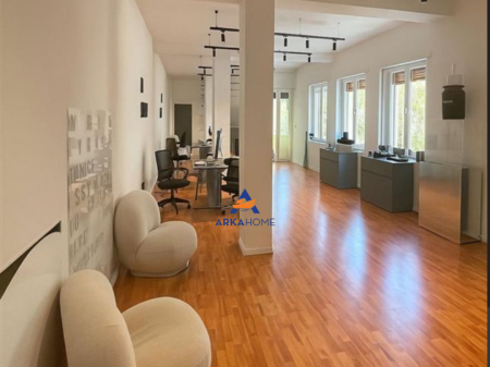 LOCALE COMMERCIALE IN AFFITTO 70M2 "BLLOK" 800 EURO