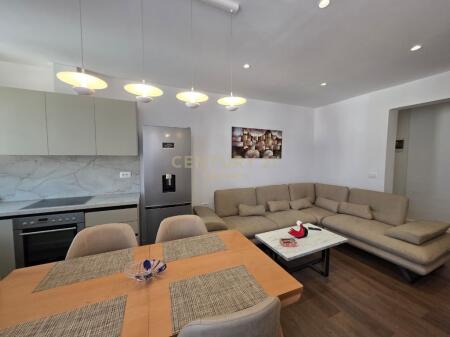 Appartamento 2+1 In Affitto in Via Mine Peza, Tirana - 1000€ | 90 m²