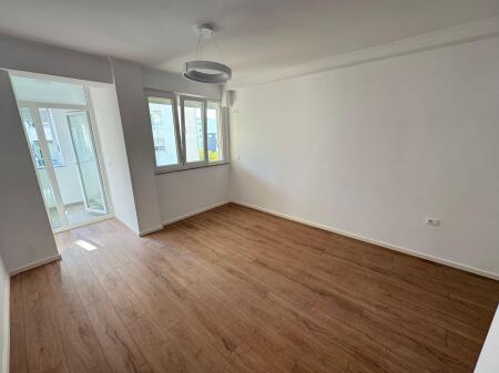 🏠 Shitet Apartament 1+1 📍 Don Bosko, Rruga Muzaket 📐 Sipërfaqe: 47 m² 🏢 Kati i 7-të me ashensor 📄 Me hipotekë 💶 102.000 euro