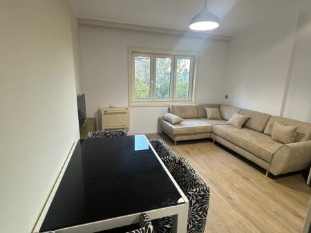 Apartament 1+1 me qira "Komuna e Parisit"