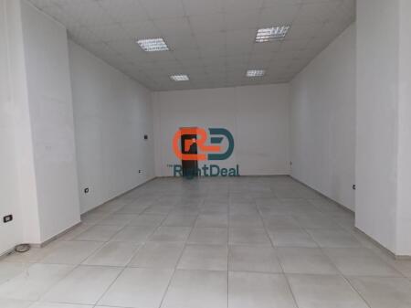 A Misto Mame, Si Affittasi Unità Commerciale, Con Planimetria Regolare, Sulla Strada Principale!!