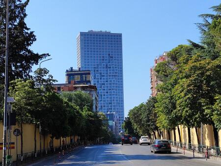 SHOP BESIDE ELBASAN ROAD FOR SALE