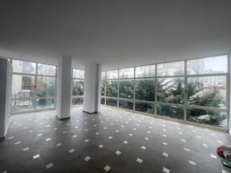 Ambient open space per qera ne Astir