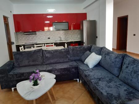 🏢Ne zonen e Astirit,prane Bar 2 Palmat,jepet me qera kati i 2 -te i nje vile,2+1+2,i mobiluar.60,000Leke    