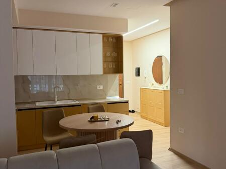 Apartament me qira 2+1+2