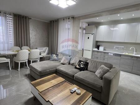 Apartament 2+1 me qira në Qendër