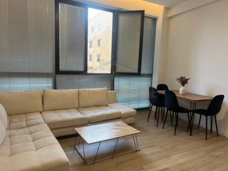 Affitto, Appartamento 1+1, Via Kavaja, Ex Parco, Tirana.