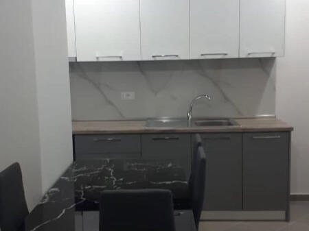 Jepet me qera apartament 1+1 i mobiluar pallat i ri tek Amerikan 2 Mjeksia kontakti ne Whatsapp!