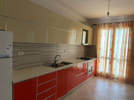 jepet apartament 2+1 me qera tek xhamia , kompshti botanik