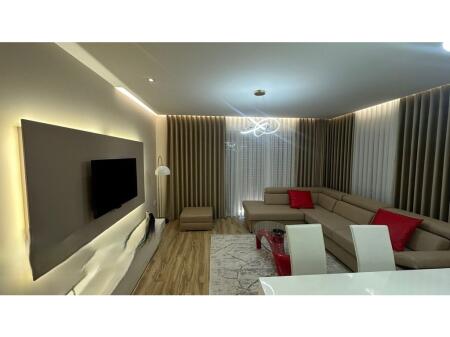 Appartamento in affitto 2+1+2 a Xhamllik! 700 € /Mese