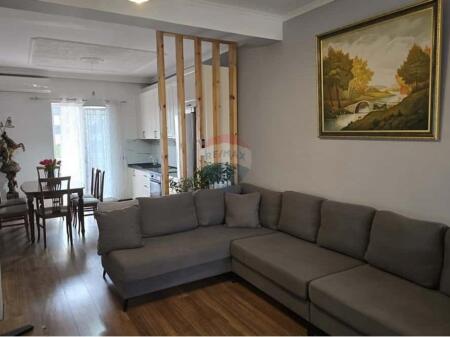 Apartament 2+1 me qera 5 Maji