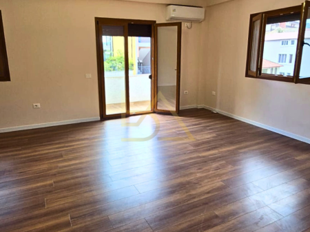 Jepet me Qira – Apartament, Kompleksi Dinamo