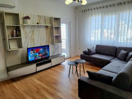 JEPET ME QIRA APARTAMENT 2+1+2 + POST PARKIMI, I NDODHUR PRANE PAZARIT TE RI 1,300 € /Muaj