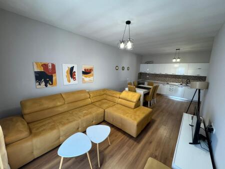 Jepet me Qera Apartament 3+1  Adresa : Don Bosko Market viva  Kati 8  I mobiluar  Siperfaqe : 120 m2  Cmimi : 80,000 lek