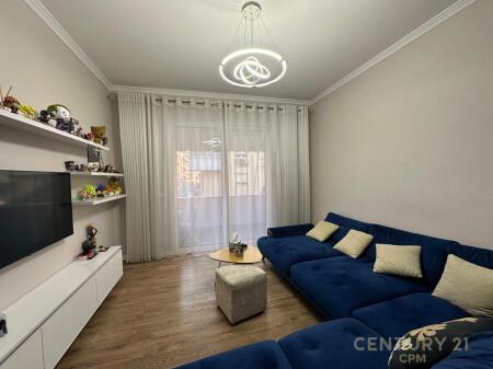 In the Commune of Paris, We Rent Apartment 2+1+2!