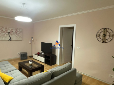 JEPET ME QERA APARTAMENT 2+1 " TEK INXHINIERIA E NDERTIMIT,21 DHJETORI" 650 EURO
