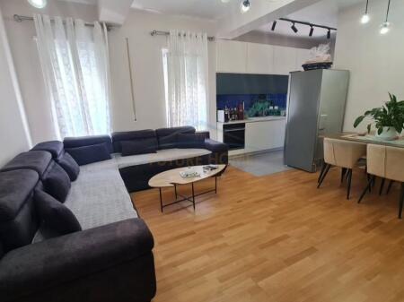 SHITET APARTAMENT 2+1 , MATERNITETI I RI