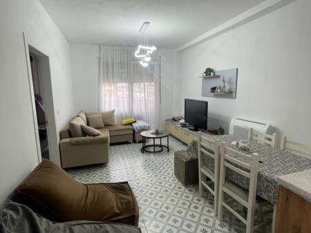Jepet apartament 1+1 me qera tek Golden Park , perballe Amerikan 3