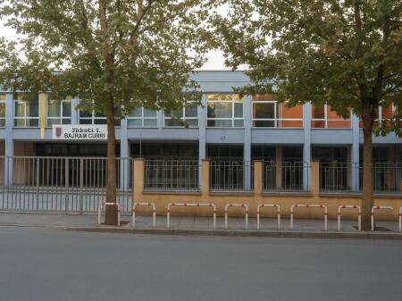 Apartament 1+1 me Qera i pamobiluar në Rrugën Vangjel Capo, pranë shkollës Bajram Curri, në Tiranë.