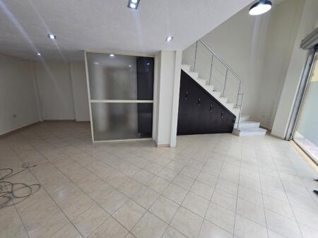 Apartment / Office for Rent on Barricades Street