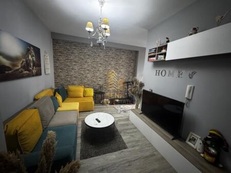 Qira, Apartament, 1+1+blk, Pallatet Cabej , 400 Euro/Muaj