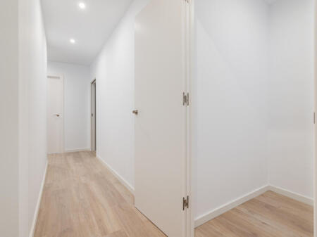 Affittasi 250 Euro/ Mese appartamento non arredato in Via Vangjel Capo, vicino alla scuola Bajram Curri, a Tirana.