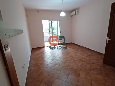 Tek Komuna E Parisit, Shiten 2 Apartamente 1+1, Ideale Per Investim