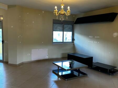 Jepet apartament 3+1+3 B Liqeni Thate !