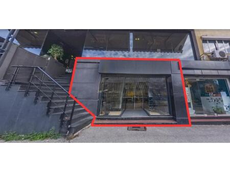 Commercial unit for rent near Willson square 3,500 € /Month