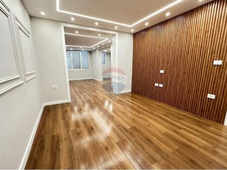 SHITET APARTAMENT 2+1 NË ZONËN E BLLOKUT