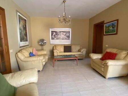 1+1,i mobiluar,80 m2 te rruga e bogdaneve, 600 euro