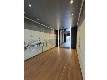 Shop for rent at Wilson Square