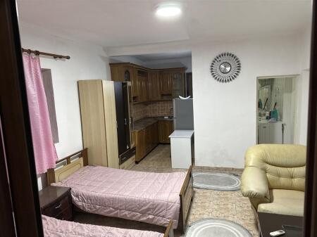 GARSIONERE 30000 LEKE.RRUGA 5 MAJI,PRANE QENDRES SHENDETESORE