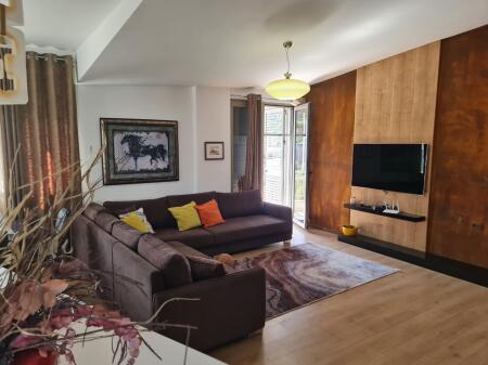 Penthouse 3+2 banjo+1 verande te Liqeni i Thate