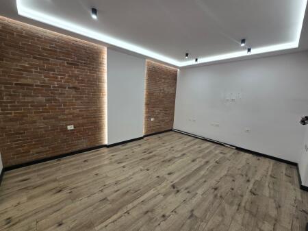 *Apartament  1+1 Ne Shitje  Prane Rruges Se Kosovareve*