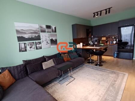 Al Complesso ASL, si affitta un appartamento 2+1+2 con planimetria regolare, arredato in stile contemporaneo!!