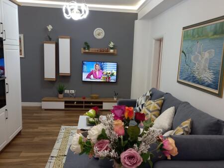 Jepet me Qera Apartament 1+1 prane Gjimnazit Petro Nini